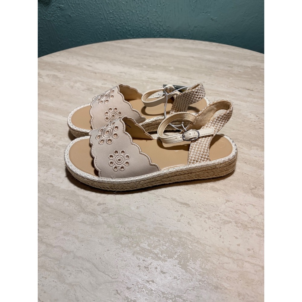 Cat & Jack Girls Beige Eyelet Scalloped Espadrille Platform Sandals Size 3 NWT